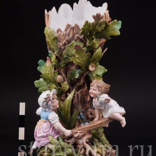 Фарфоровая композиция Дети на качелях, вазочка в виде дуба, Richard Eckert & Co, Германия, кон. 19.