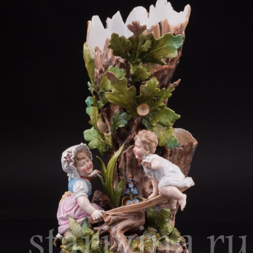 Фарфоровая композиция Дети на качелях, вазочка в виде дуба, Richard Eckert & Co, Германия, кон. 19.