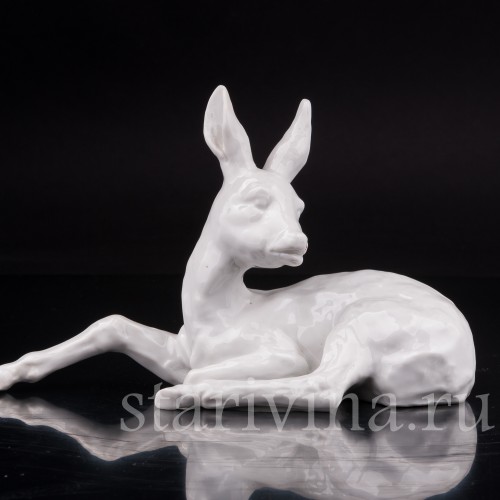 Фигурка из фарфора Лежащий оленёнок, Schaubach Kunst, Германия.