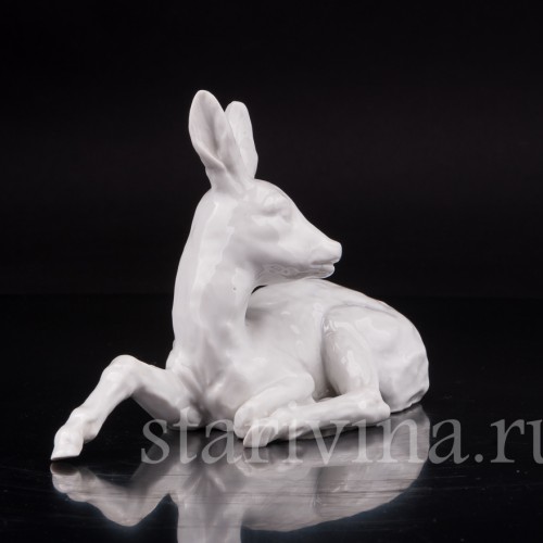 Фигурка из фарфора Лежащий оленёнок, Schaubach Kunst, Германия.