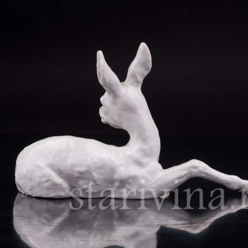 Фигурка из фарфора Лежащий оленёнок, Schaubach Kunst, Германия.