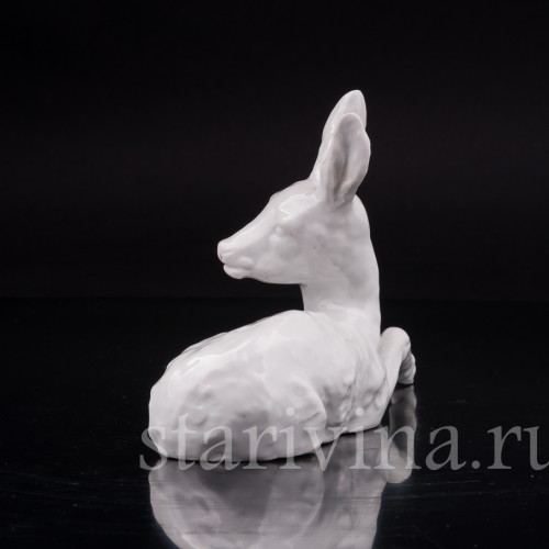 Фигурка из фарфора Лежащий оленёнок, Schaubach Kunst, Германия.