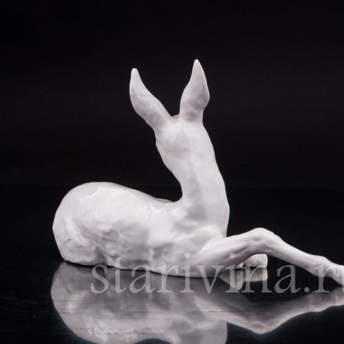 Фигурка из фарфора Лежащий оленёнок, Schaubach Kunst, Германия.