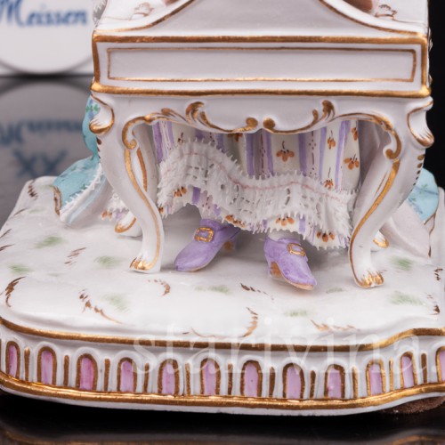 Фарфоровая статуэтка Девушка за клавикордом, аллегория слуха, кружевная, Meissen, Германия, 19 век.