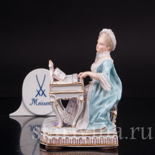 Фарфоровая статуэтка Девушка за клавикордом, аллегория слуха, кружевная, Meissen, Германия, 19 век.