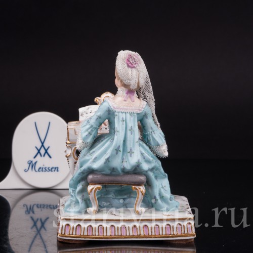 Фарфоровая статуэтка Девушка за клавикордом, аллегория слуха, кружевная, Meissen, Германия, 19 век.