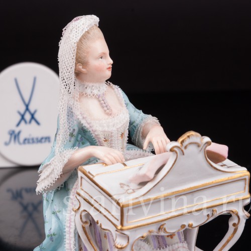 Фарфоровая статуэтка Девушка за клавикордом, аллегория слуха, кружевная, Meissen, Германия, 19 век.