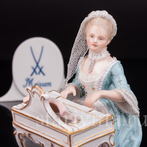 Фарфоровая статуэтка Девушка за клавикордом, аллегория слуха, кружевная, Meissen, Германия, 19 век.