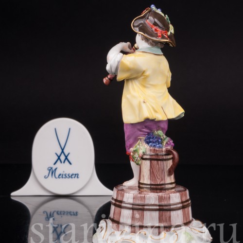 Фарфоровая статуэтка Мальчик с флейтой на бочке, Meissen, Германия, пер. пол. 20 в.