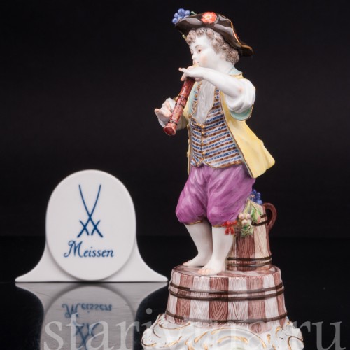 Фарфоровая статуэтка Мальчик с флейтой на бочке, Meissen, Германия, пер. пол. 20 в.