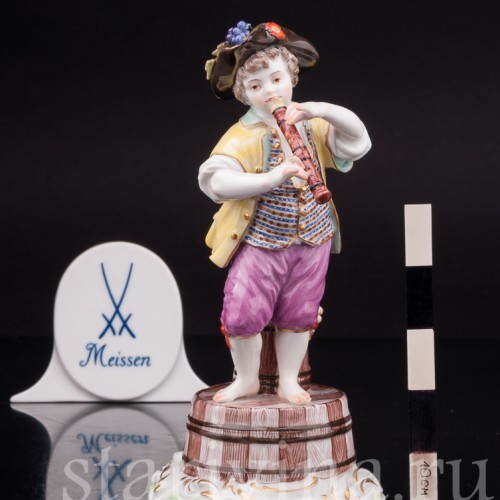 Фарфоровая статуэтка Мальчик с флейтой на бочке, Meissen, Германия, пер. пол. 20 в.