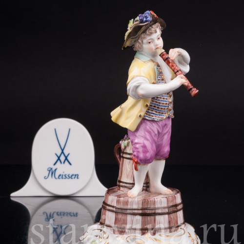 Фарфоровая статуэтка Мальчик с флейтой на бочке, Meissen, Германия, пер. пол. 20 в.