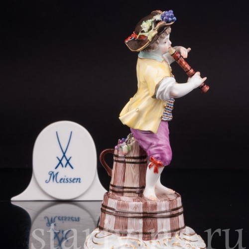 Фарфоровая статуэтка Мальчик с флейтой на бочке, Meissen, Германия, пер. пол. 20 в.