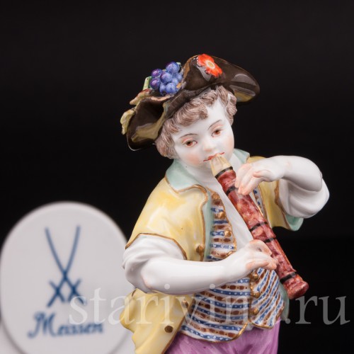 Фарфоровая статуэтка Мальчик с флейтой на бочке, Meissen, Германия, пер. пол. 20 в.