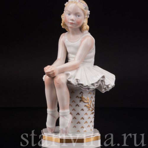 Фарфоровая фигурка Балерина на стуле, Royal Copenhagen, Дания, 1944 год.