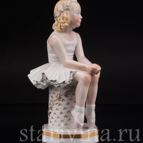 Фарфоровая фигурка Балерина на стуле, Royal Copenhagen, Дания, 1944 год.