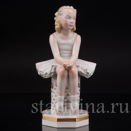 Фарфоровая фигурка Балерина на стуле, Royal Copenhagen, Дания, 1944 год.