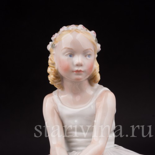 Фарфоровая фигурка Балерина на стуле, Royal Copenhagen, Дания, 1944 год.