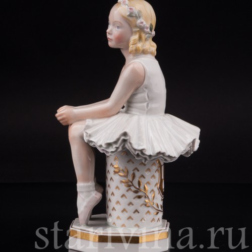 Фарфоровая фигурка Балерина на стуле, Royal Copenhagen, Дания, 1944 год.