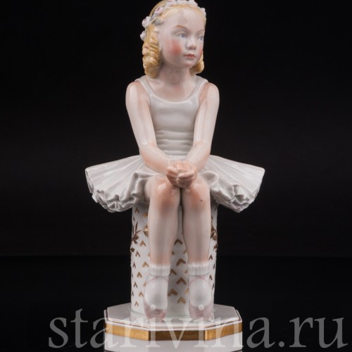 Фарфоровая фигурка Балерина на стуле, Royal Copenhagen, Дания, 1944 год.