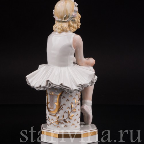 Фарфоровая фигурка Балерина на стуле, Royal Copenhagen, Дания, 1944 год.