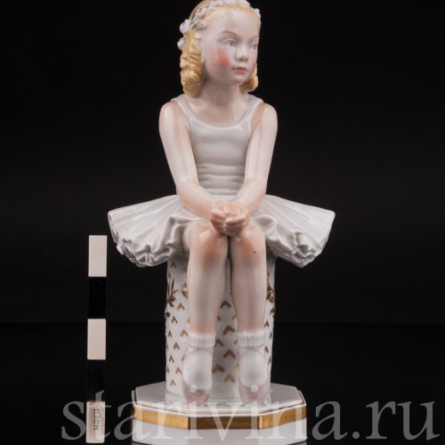 Фарфоровая фигурка Балерина на стуле, Royal Copenhagen, Дания, 1944 год.