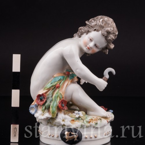 Фигурка из фарфора Аллегория лета, девочка с серпом, Ackermann & Fritze, Германия, пер. пол. 20 века.