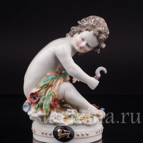 Фигурка из фарфора Аллегория лета, девочка с серпом, Ackermann & Fritze, Германия, пер. пол. 20 века.
