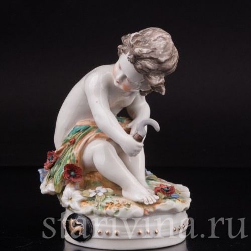 Фигурка из фарфора Аллегория лета, девочка с серпом, Ackermann & Fritze, Германия, пер. пол. 20 века.
