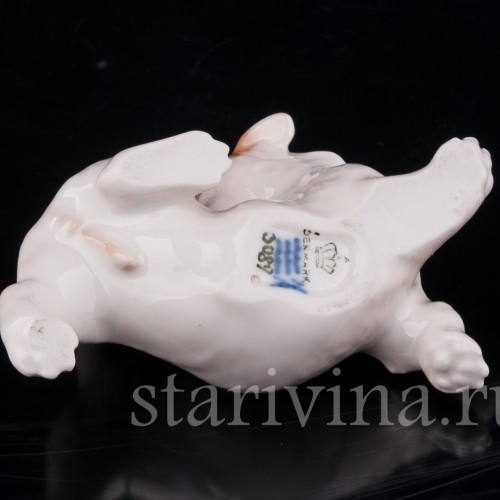 Статуэтка собаки из фарфора Щенок Селихем терьера, выкусывающий блох, Royal Copenhagen, Дания, 1963 год.