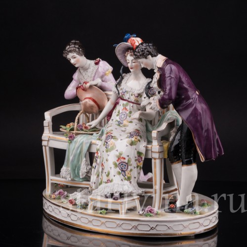 Фарфоровая композиция Сценка у скамейки, кружевная, Volkstedt, Германия, до 1935 г.