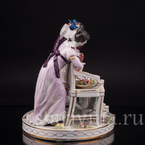 Фарфоровая композиция Сценка у скамейки, кружевная, Volkstedt, Германия, до 1935 г.