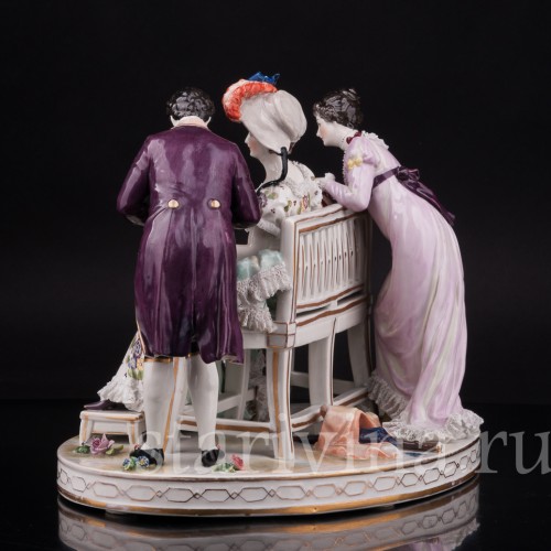 Фарфоровая композиция Сценка у скамейки, кружевная, Volkstedt, Германия, до 1935 г.