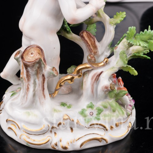Фарфоровая статуэтка Купидон, слушающий биение сердец, Meissen, Германия, перв. пол. 20 в.