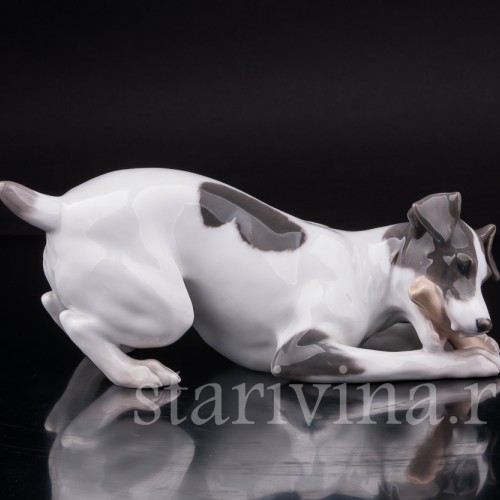 Статуэтка собаки из фарфора Собака с костью, Royal Copenhagen, Дания, до 1923 г.