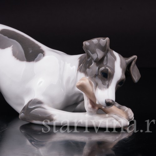 Статуэтка собаки из фарфора Собака с костью, Royal Copenhagen, Дания, до 1923 г.