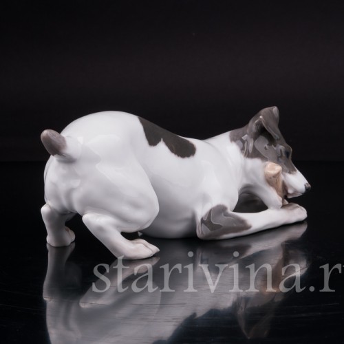 Статуэтка собаки из фарфора Собака с костью, Royal Copenhagen, Дания, до 1923 г.