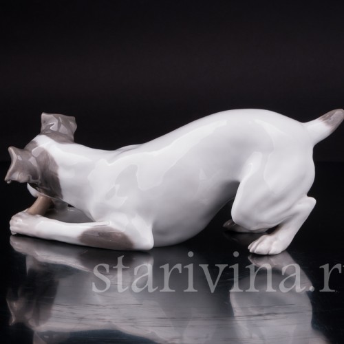 Статуэтка собаки из фарфора Собака с костью, Royal Copenhagen, Дания, до 1923 г.