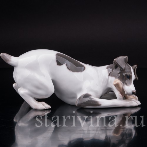 Статуэтка собаки из фарфора Собака с костью, Royal Copenhagen, Дания, до 1923 г.