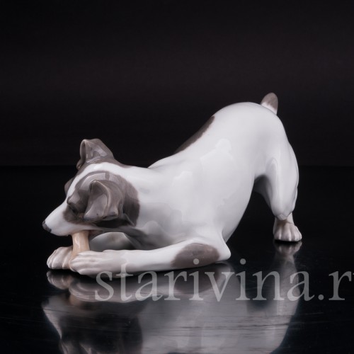 Статуэтка собаки из фарфора Собака с костью, Royal Copenhagen, Дания, до 1923 г.