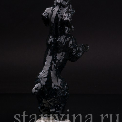 Статуэтка собаки из фарфора Чёрный пудель, стоящий на задних лапах, Rosenthal, Германия, 1950-60 гг.