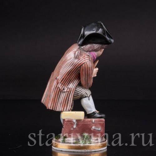 Фигурка из фарфора Мальчик с флейтой, Англия, 19 в.