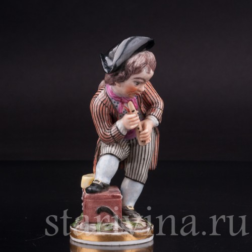 Фигурка из фарфора Мальчик с флейтой, Англия, 19 в.