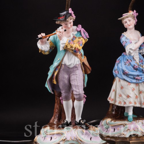 Пасторальная пара - антикварные лапы, украшенные статуэтками, Sitzendorf, Германия, 19 в.