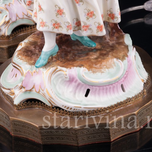 Пасторальная пара - антикварные лапы, украшенные статуэтками, Sitzendorf, Германия, 19 в.