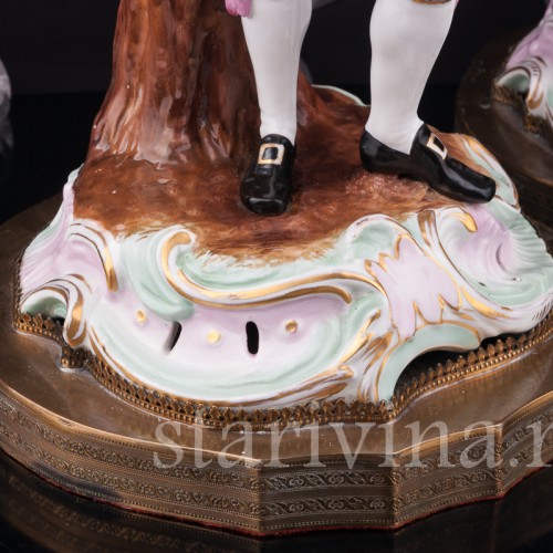 Пасторальная пара - антикварные лапы, украшенные статуэтками, Sitzendorf, Германия, 19 в.