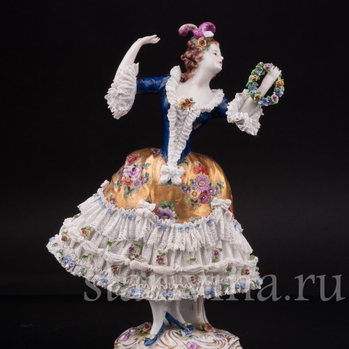 Фарфоровая статуэтка Девушка с венком, кружевная Volkstedt, Германия, до 1935 г.