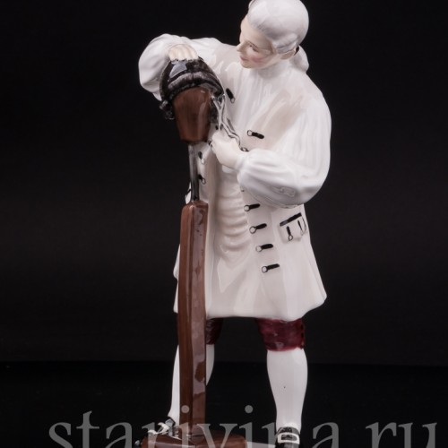 Статуэтка из фарфора Мастер париков, Royal Doulton, Великобритания, 1959 г.