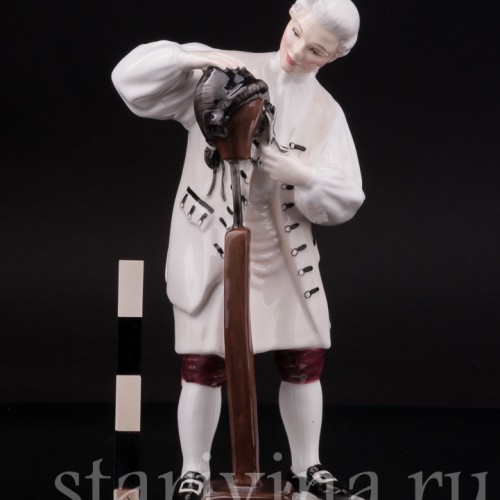 Статуэтка из фарфора Мастер париков, Royal Doulton, Великобритания, 1959 г.