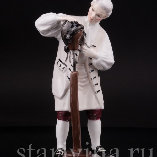 Статуэтка из фарфора Мастер париков, Royal Doulton, Великобритания, 1959 г.